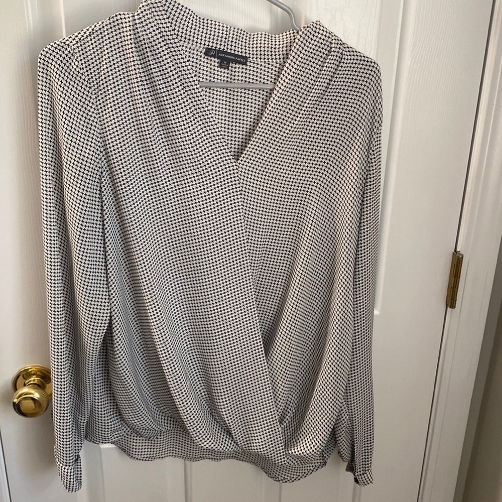 Adrianna Papell cross over front white and black long sleeve blouse